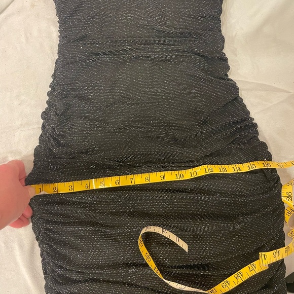 Women’s black gown, fits a size 6, floor length with train. - Picture 10 of 10